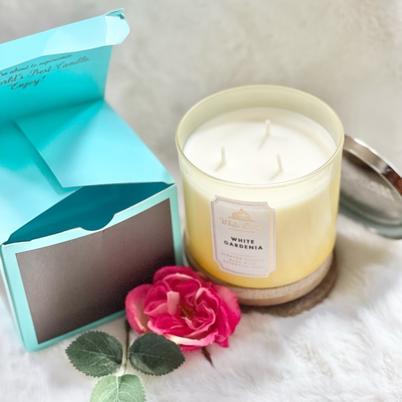New with tag WHITE BARN “WHITE GARDENIA” Scented Candle w/essential oils 14.5oz - Picture 3 of 4